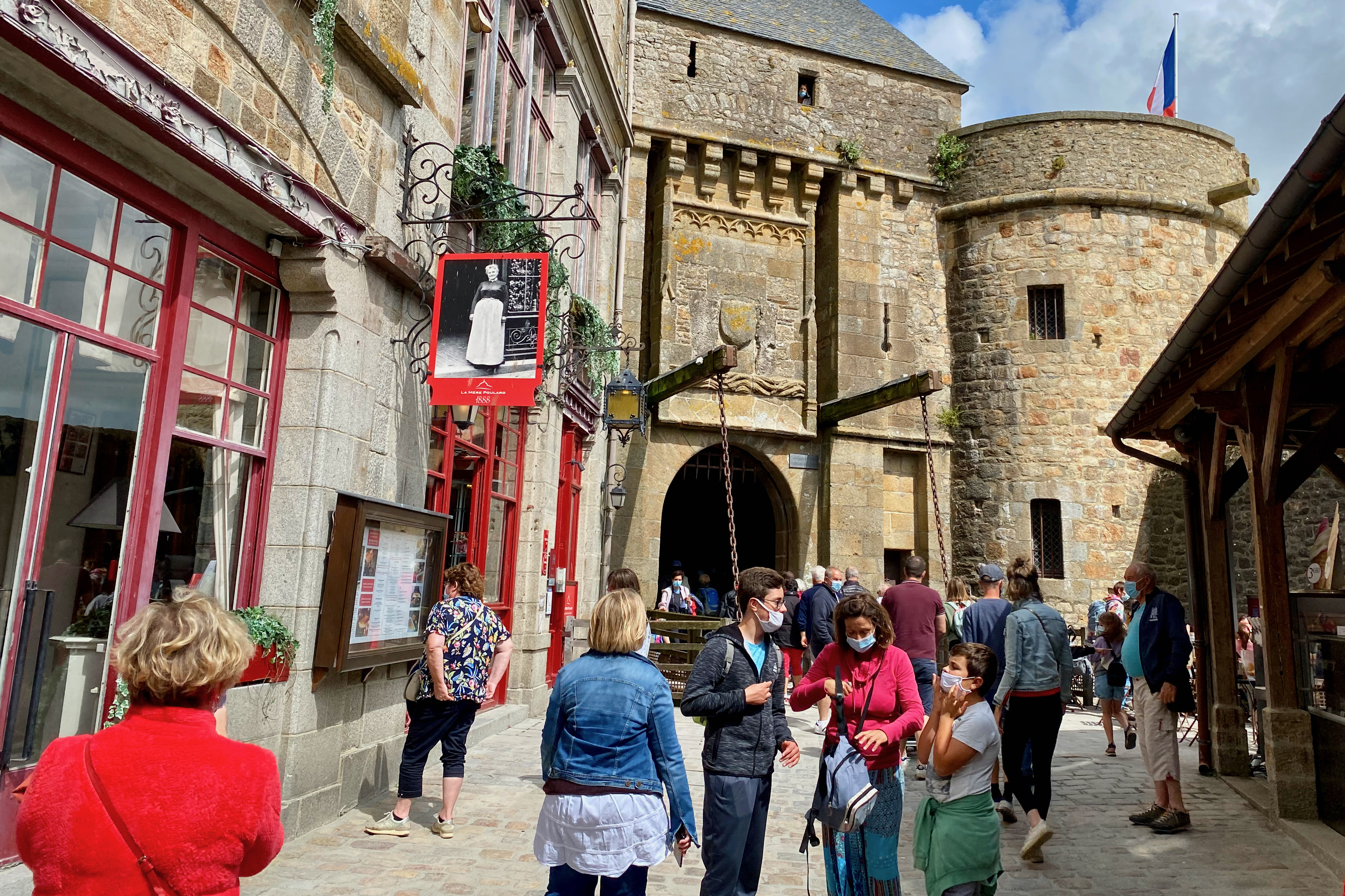 3-day Normandy, D-Day, Mont Saint-Michel, 3 Loire Castles Small-group by Minivan. - Photo 59