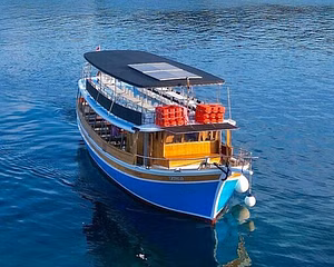 Three Islands Boat Tour with Lunch & Drinks Included - Fish picnic - Photo 17