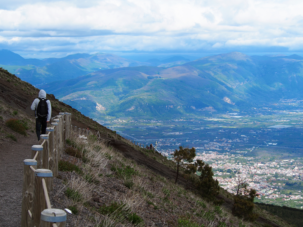 Half day excursion to Mt Vesuvius with wine tasting and lunch from Naples – Image 1 | WeShare