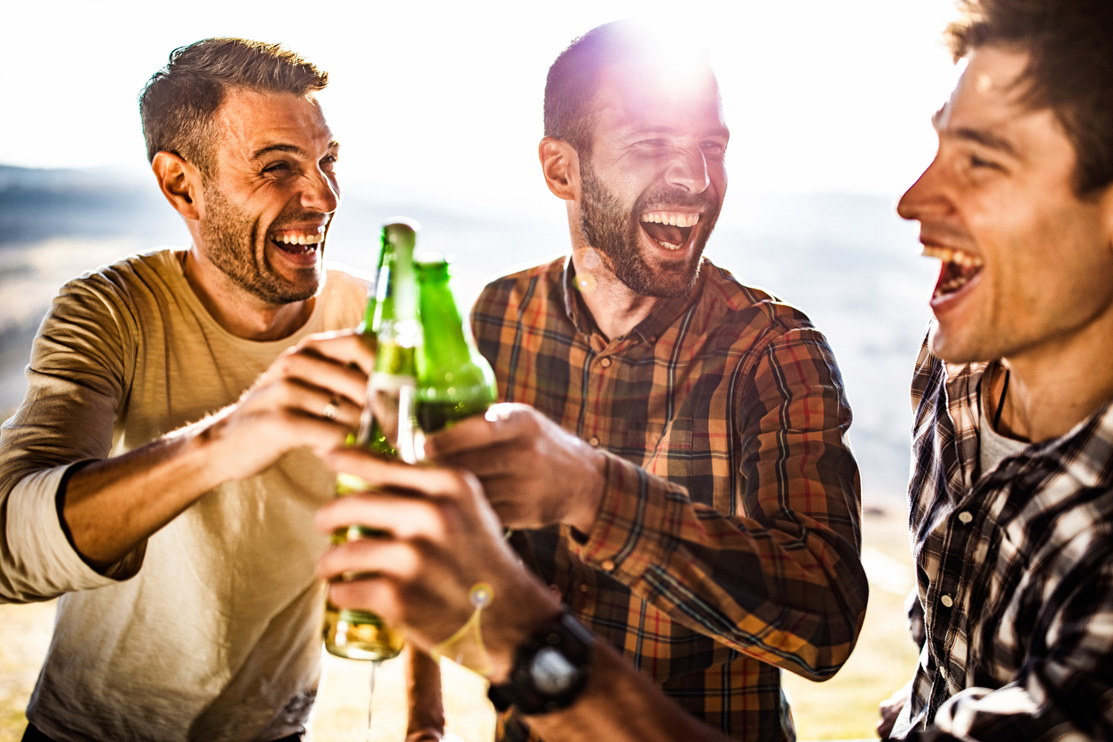 Friends & Beers: cubo de cervezas con patatas chips  