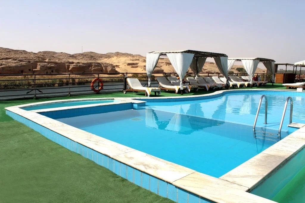 4 Day M/S Nile Dolphin Nile Cruise between Aswan and Luxor
