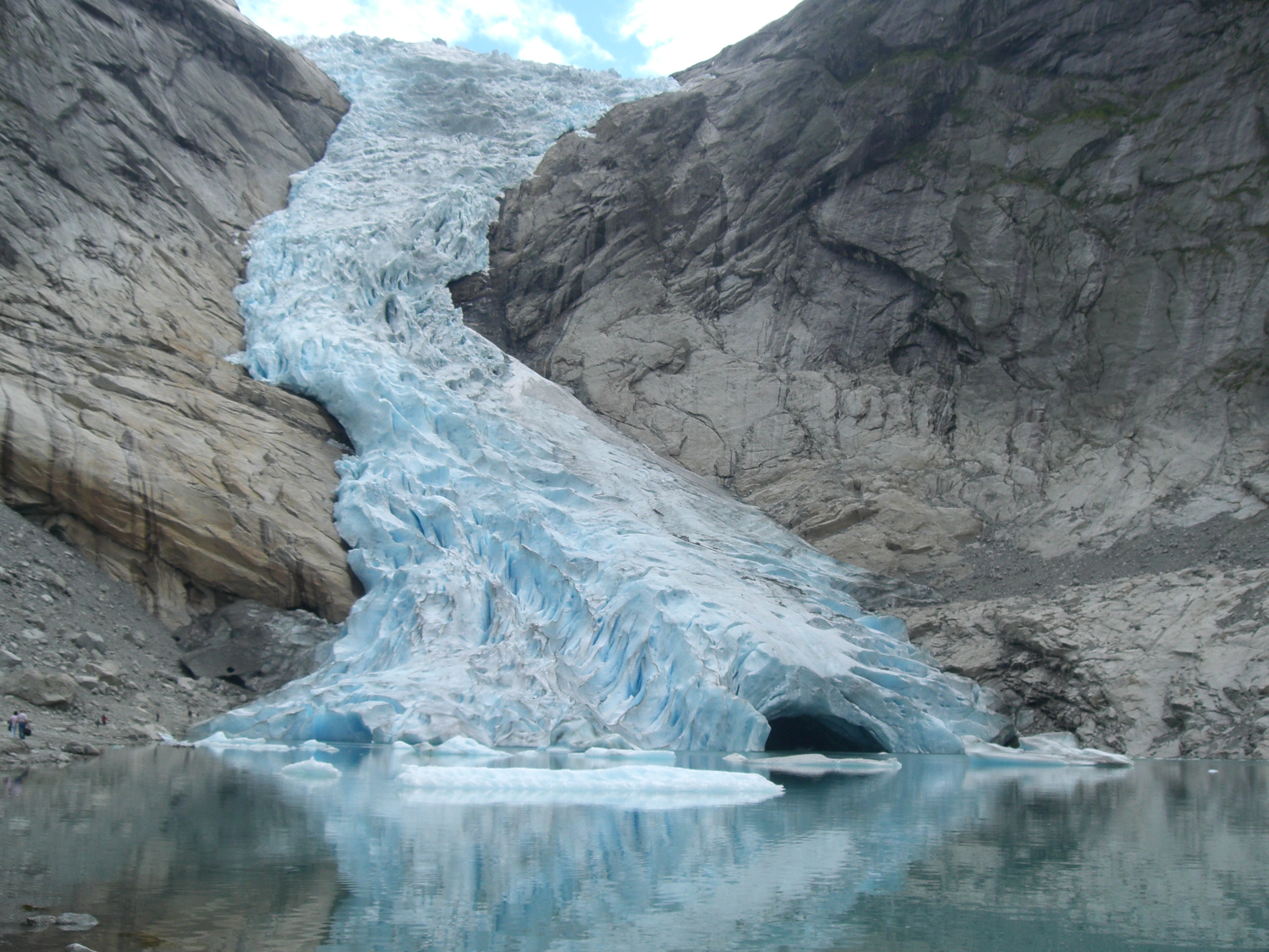 Olden – The Amazing Briksdal Glacier 