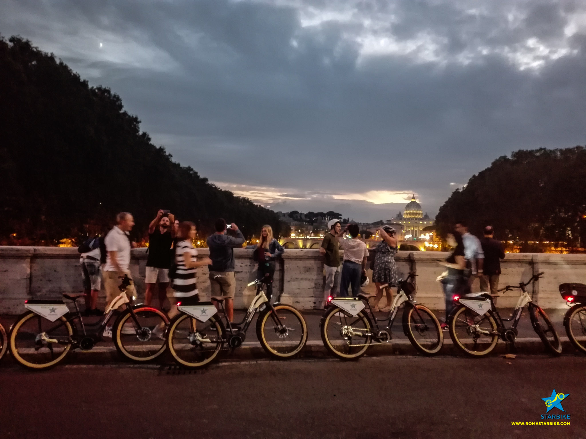 VIP Rome by Night Bike Tour with Panoramic Views and Iconic Evening Spots | Private - Photo 7