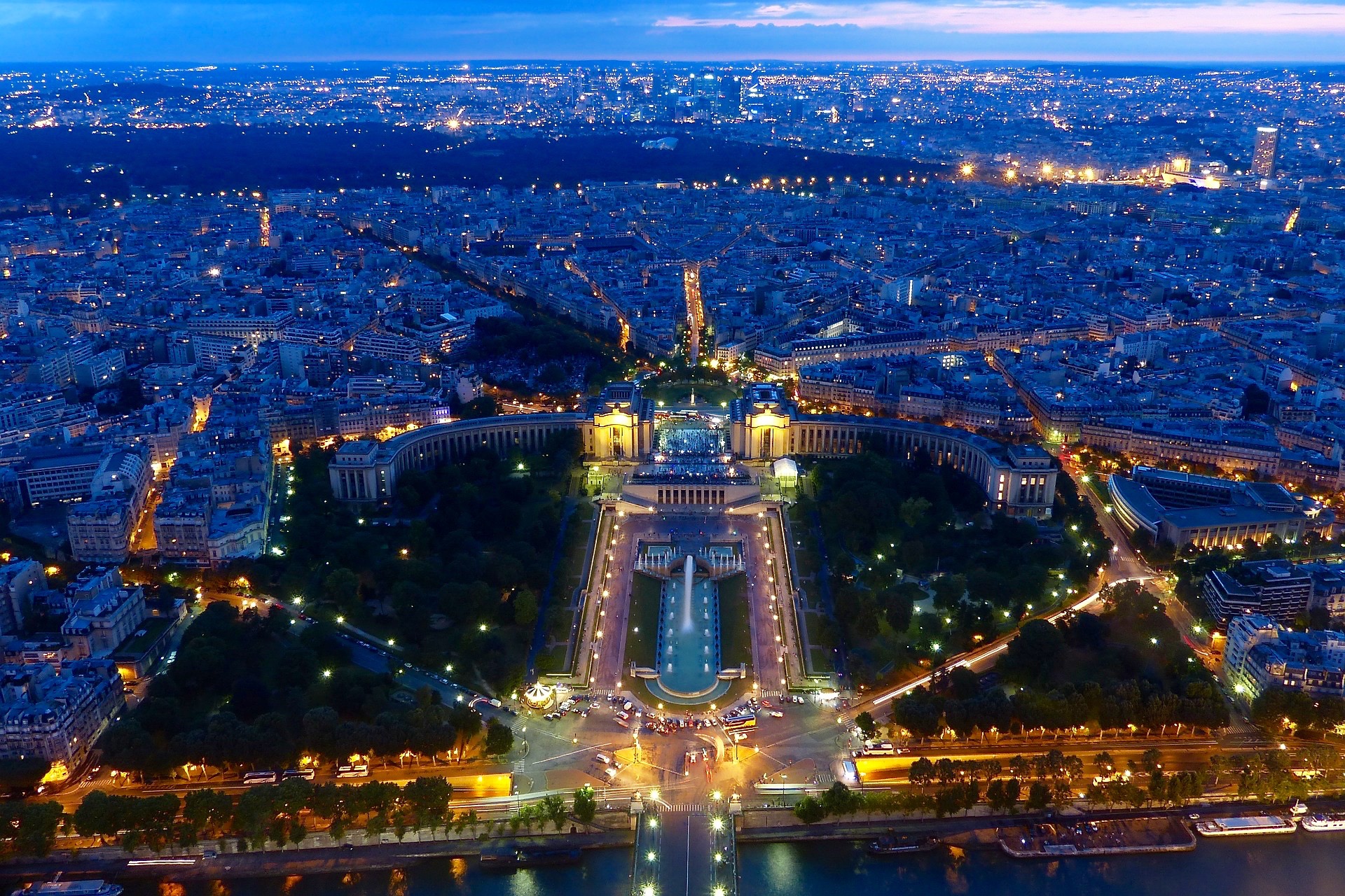 Paris Private City Tour by Night by Mercedes. - Photo 2