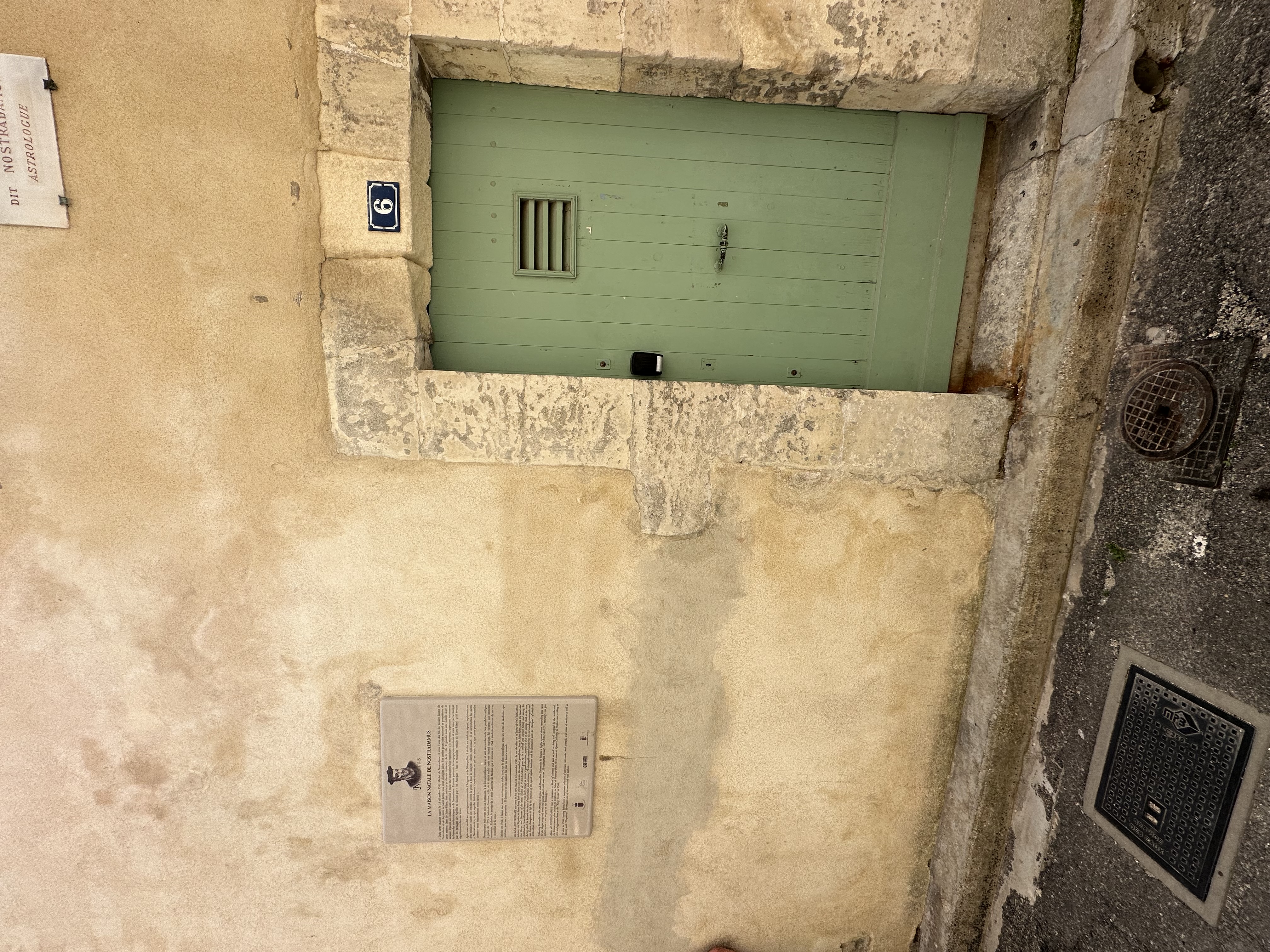 Private Avignon les baux de provence and Saint Remy de provence Full Day Tour - Photo 8