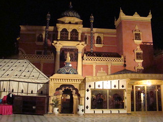 Cena con espectáculo Chez Ali Fantasia con menú de tajines y transporte