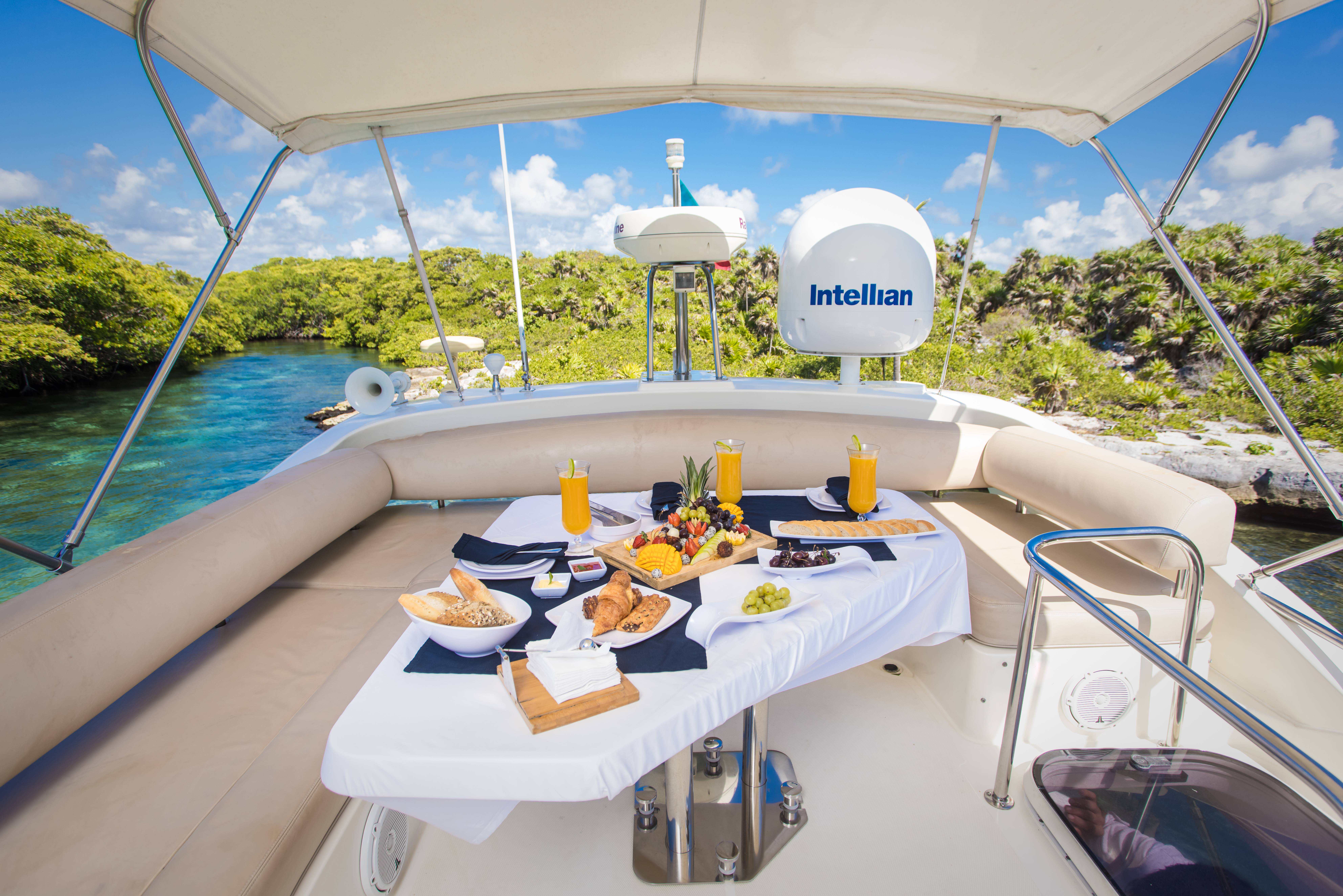 Her Şey Dahil 9 saat El Cielo Cozumel 43`Azimut yatında