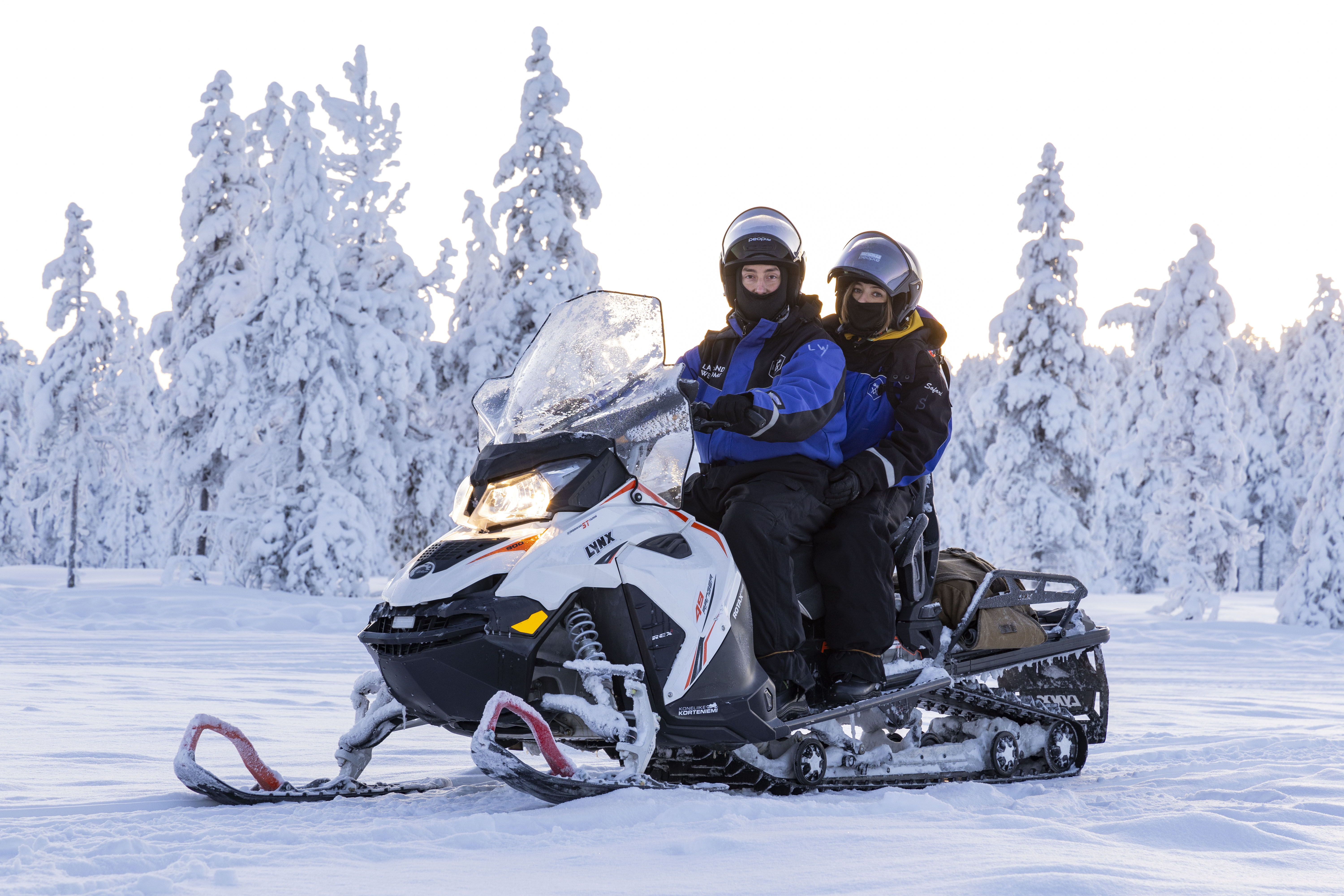 Experiencia de conducción en moto de nieve - Rovaniemi