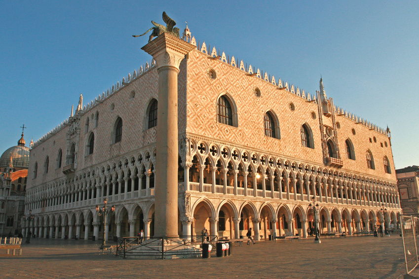 Imperdibles de Venecia: Palacio Ducal, Basílica Dorada y Zona de San Marcos en Grupo Reducido - Alojamientos en Venecia
