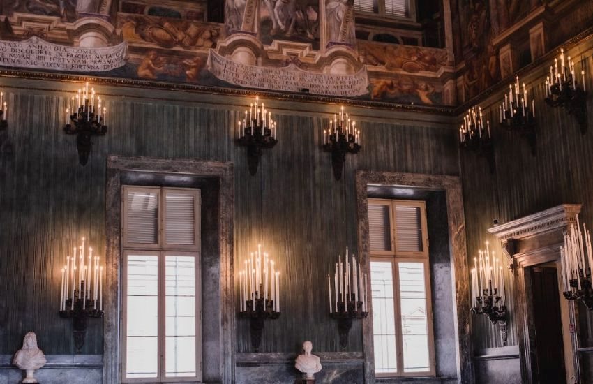 Royal Palace Guided Tour - Photo 4