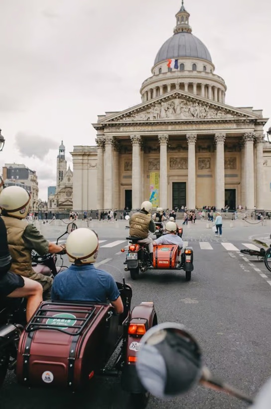 Moulin Rouge Side Car Tour – Image 3 | WeShare