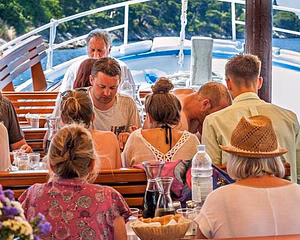 Three Islands Boat Tour with Lunch & Drinks Included - Fish picnic - Photo 19