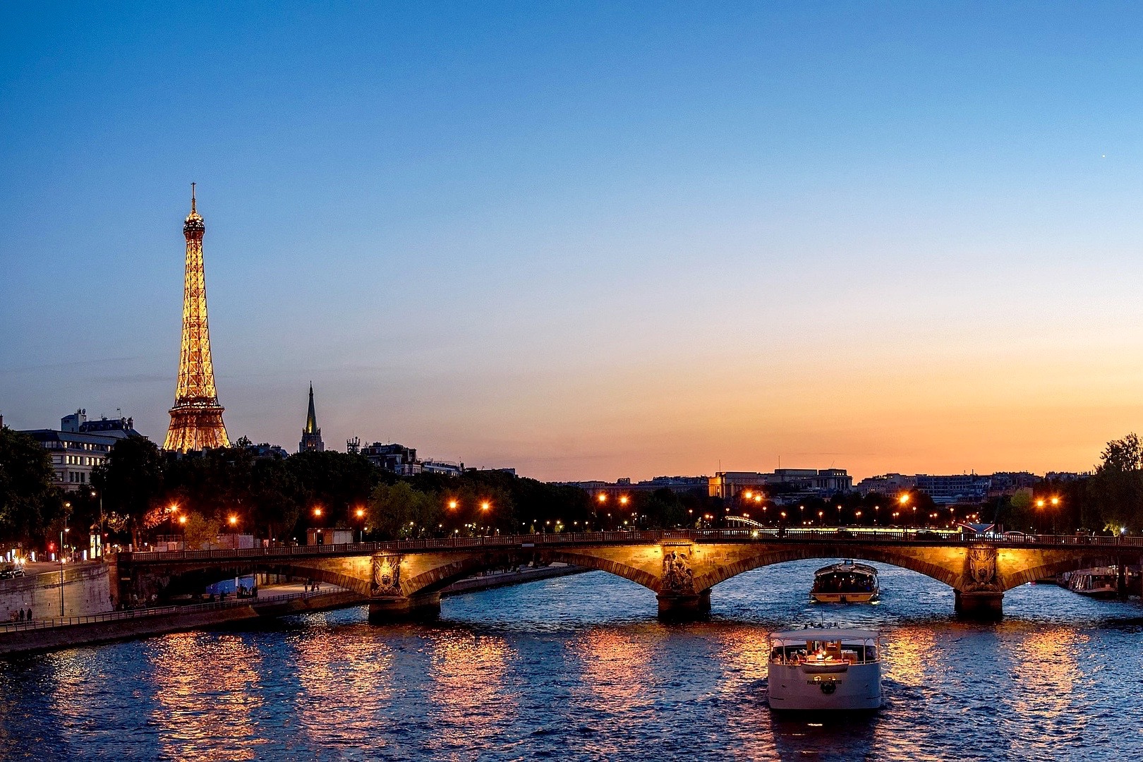 Paris Private City Tour by Night by Mercedes. - Photo 4