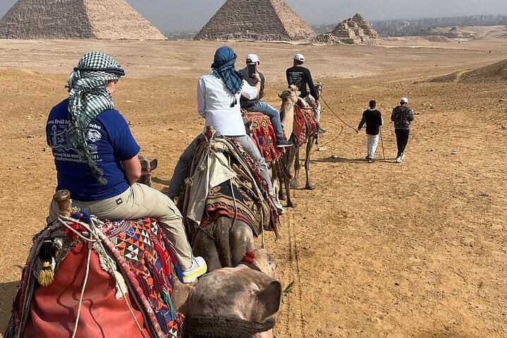 Visita privada al Gran Museo Egipcio GEM y pirámides de Giza (todo incluido)