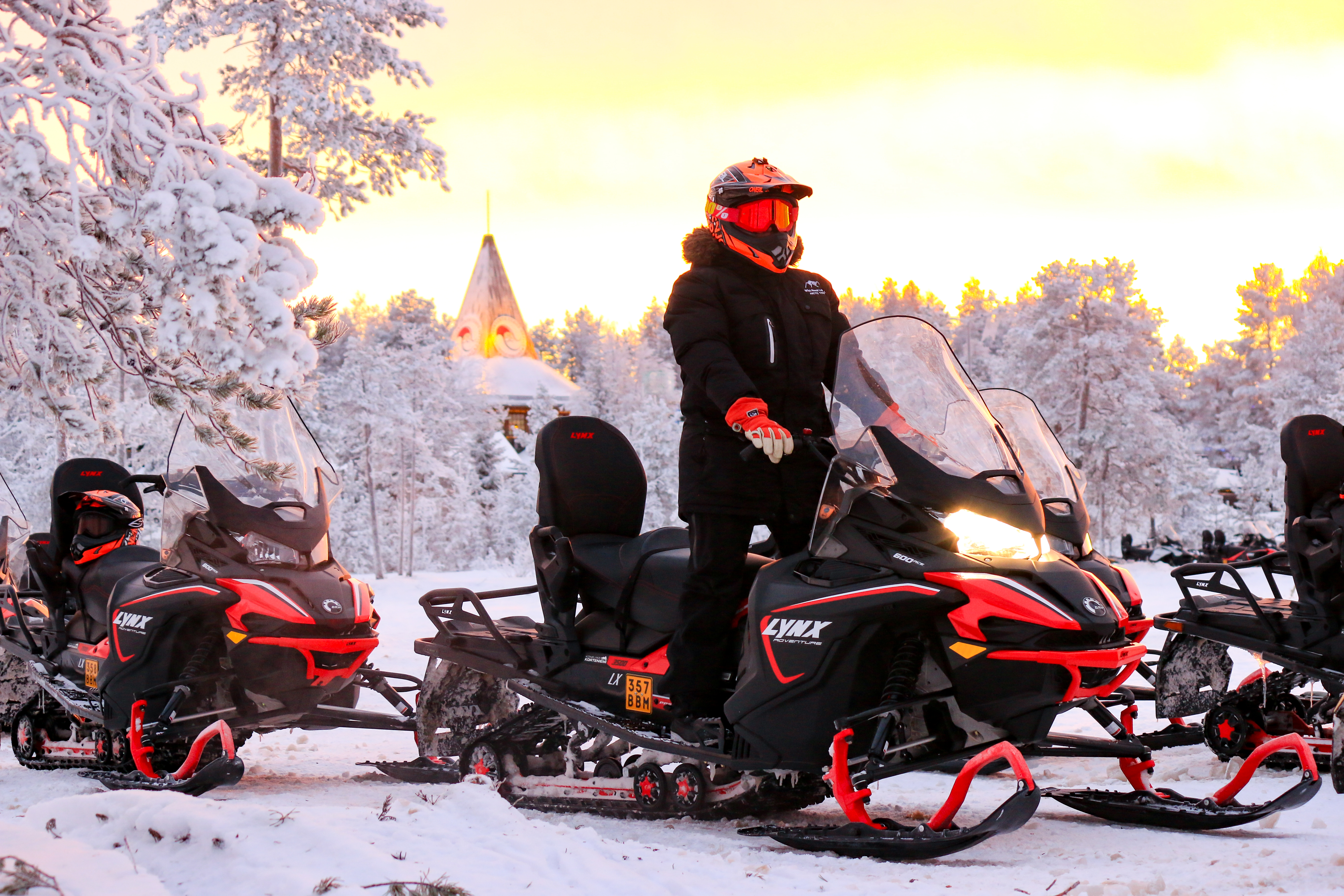1-Hour Snowmobile Safari Adventure – Image 1 | WeShare