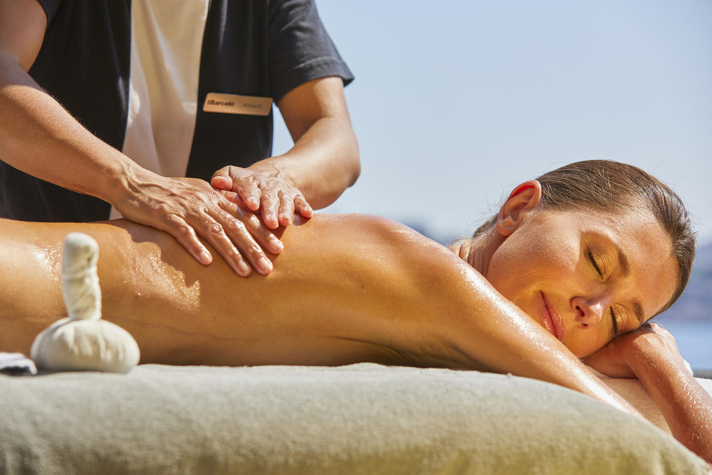 Renueva tus Sentidos: Desayuno con Vistas y Masaje Relajante