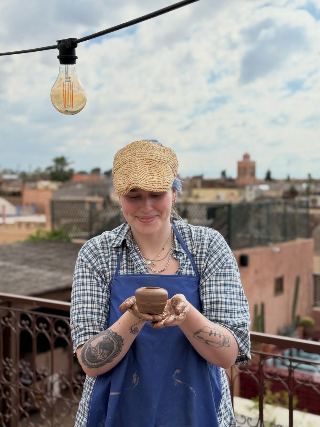 Auténtica clase de cerámica marroquí en Marrakech: clase práctica de pintura en arcilla y cerámica