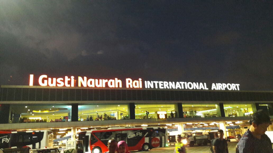 Llegada al aeropuerto internacional de Bali Traslado a Nusa Dua, Jimbaran y zona de Sanur