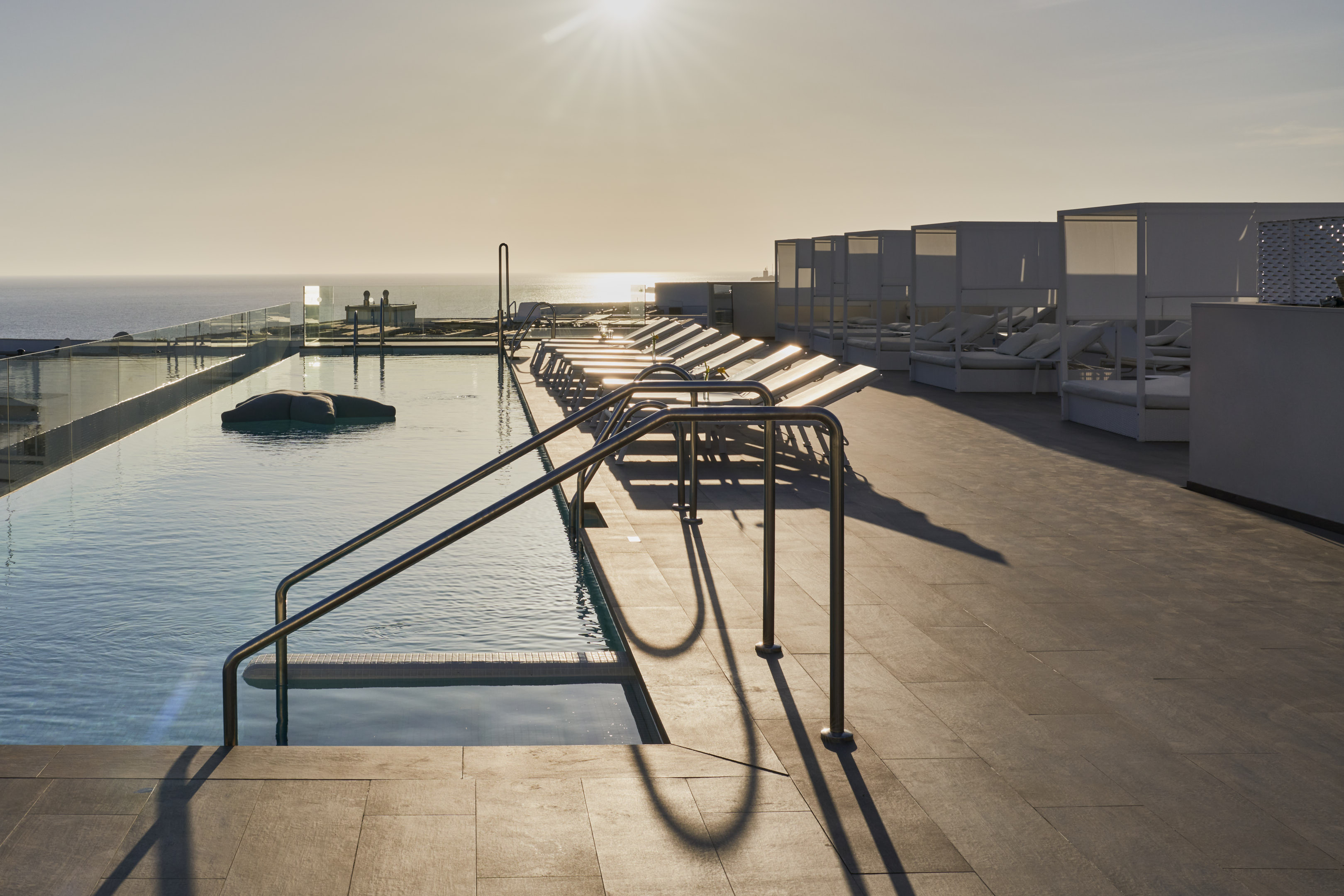 Day Pass a nuestra Sky Pool con desayuno