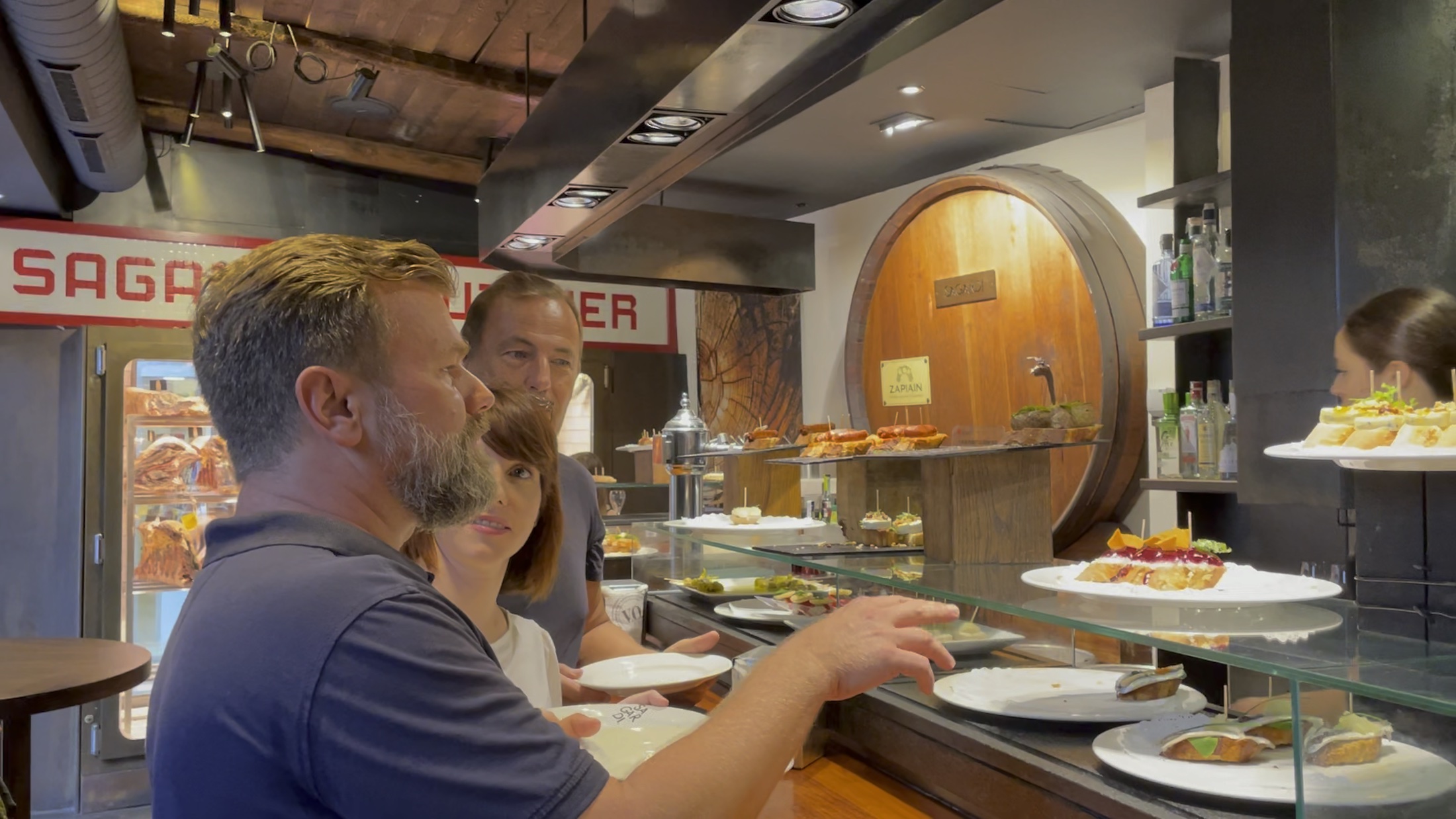 Barcelona Historic Walking Tour & Food Experience - Photo 4