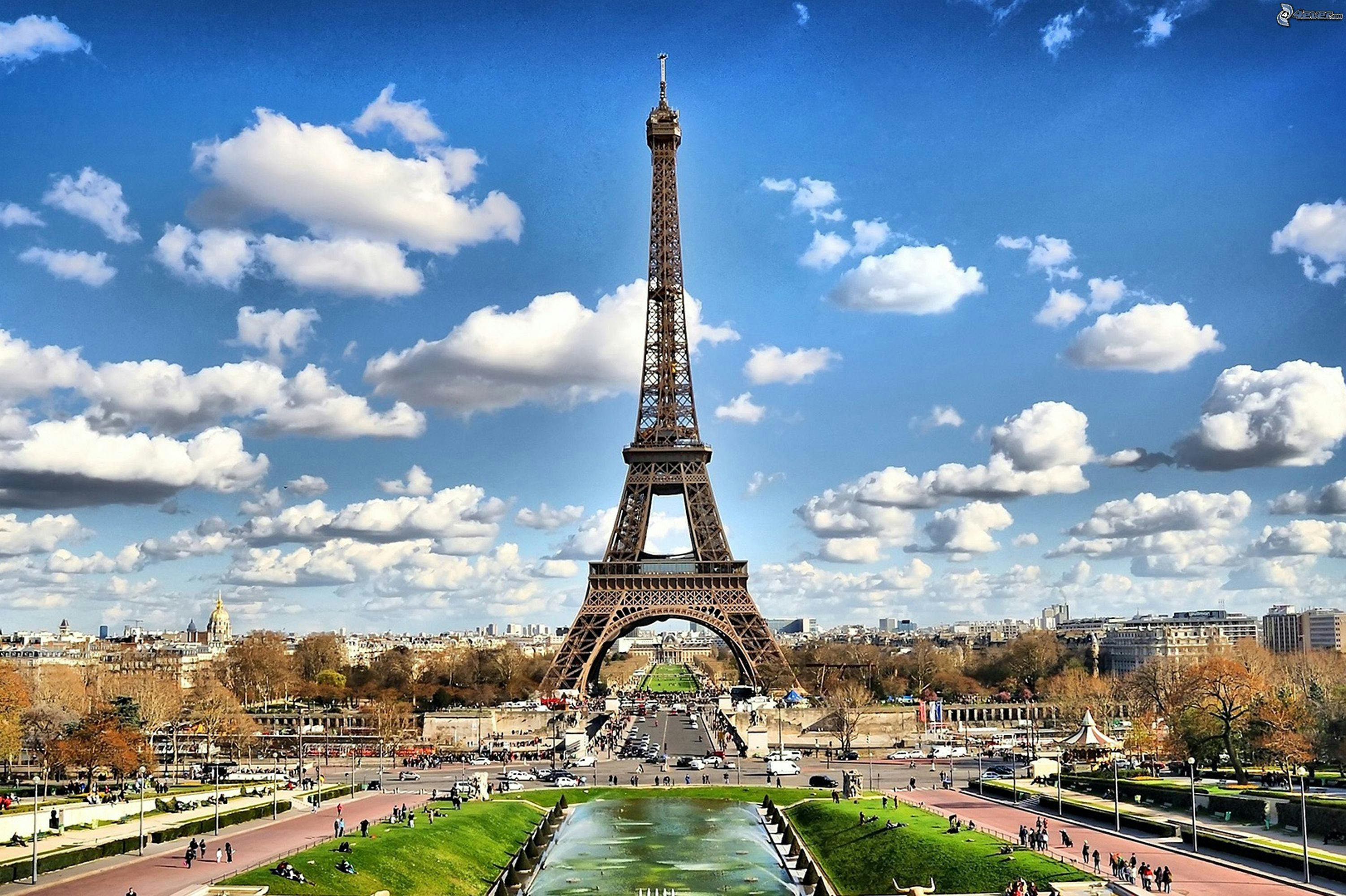 Eiffel Tower with Assistance – Image 1 | WeShare