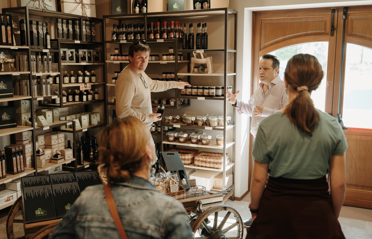 Modena: shared guided tour and tasting of superb Balsamic Vinegar + aperitif - Photo 12