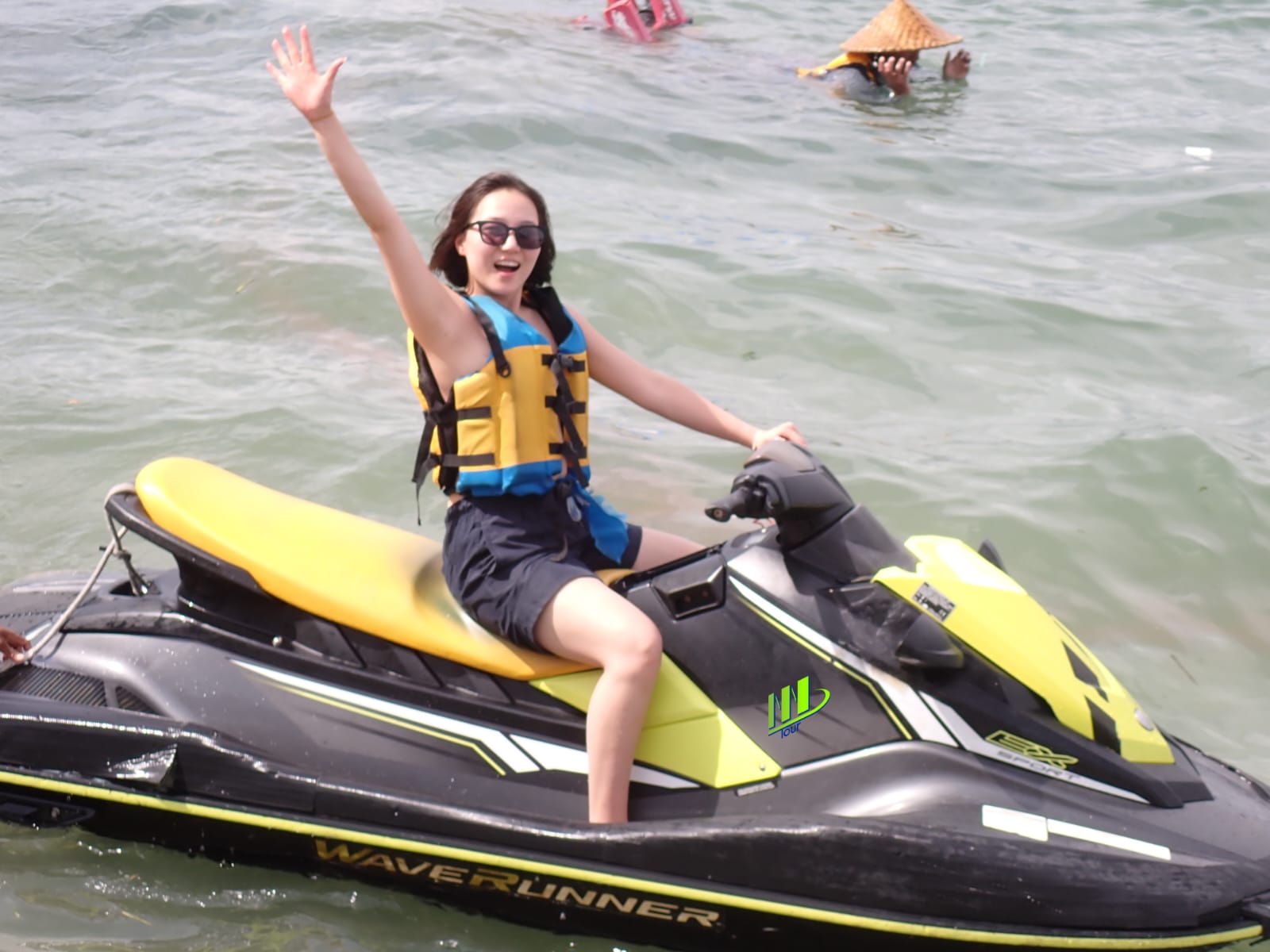 Yarım Gün Özel Su Aktiviteleri Muz Botu, Jet Ski, Uçan Balık ve Deniz Yürüyüşü Paketi