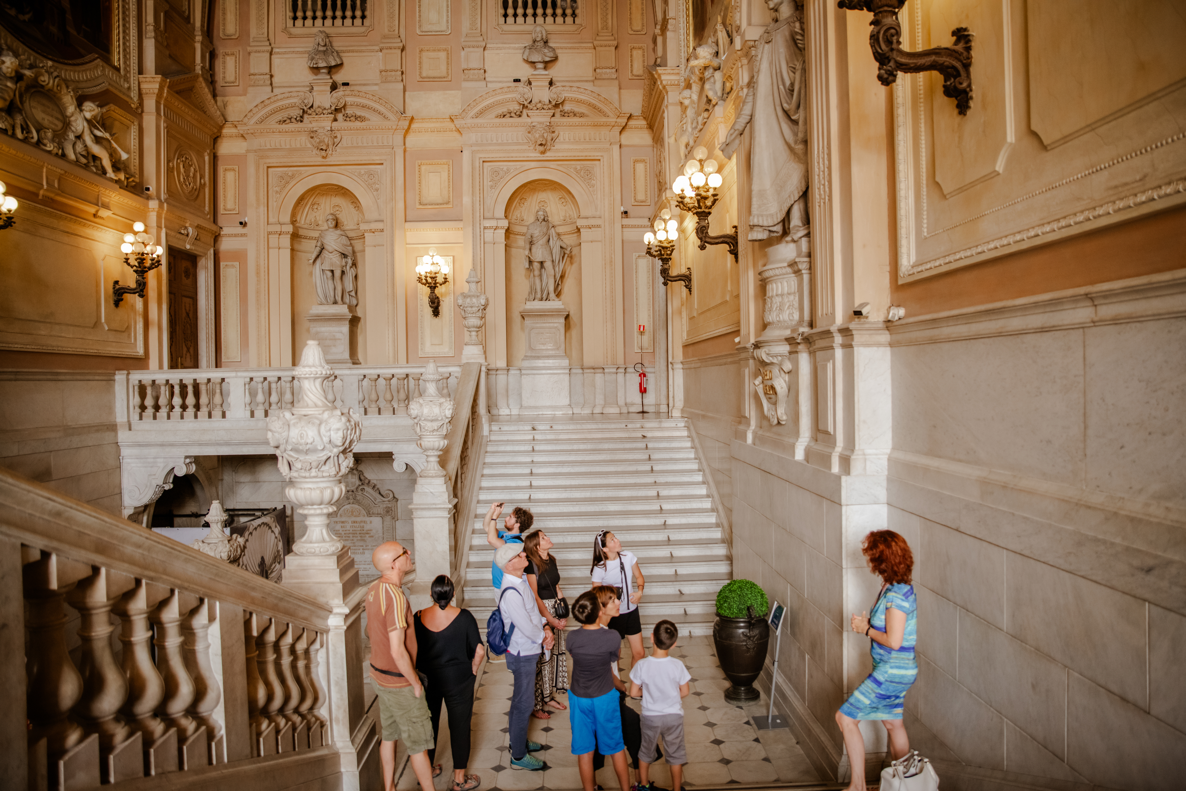 Royal Palace Guided Tour - Photo 6