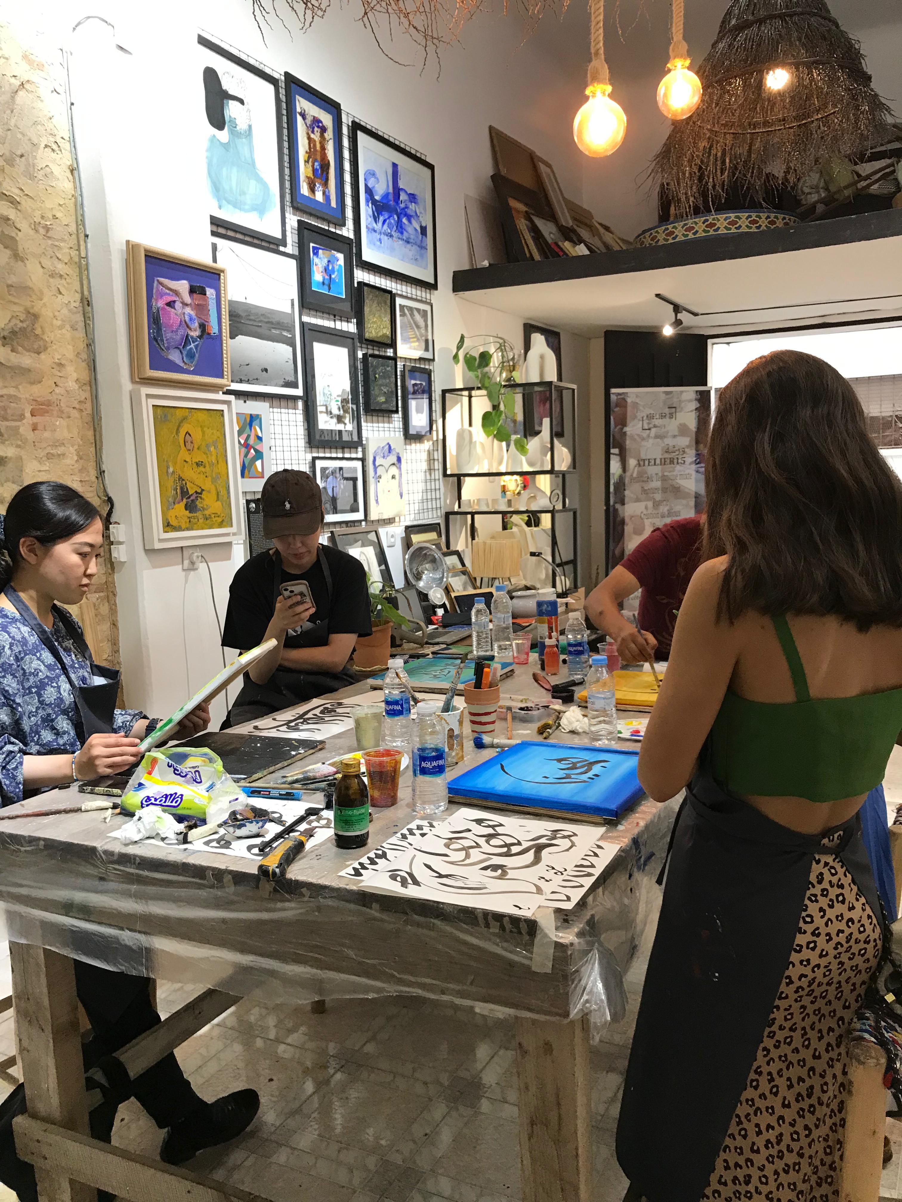 Taller de caligrafía árabe en Tánger