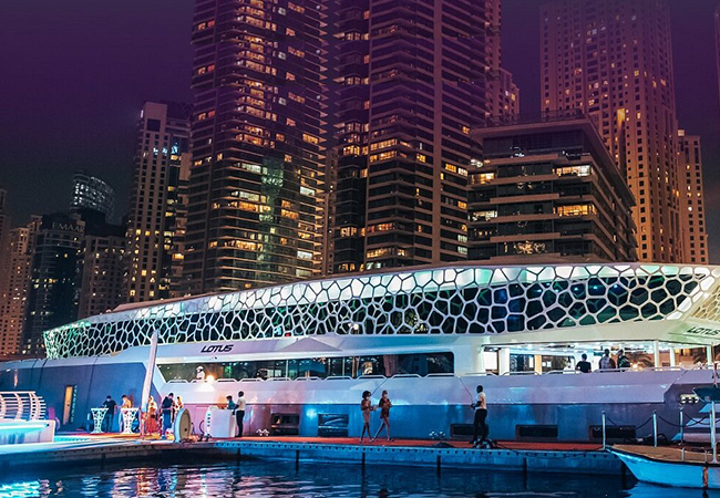 Dubái: - Cena de lujo «CRUCERO CON CENA EN MEGAYATE»