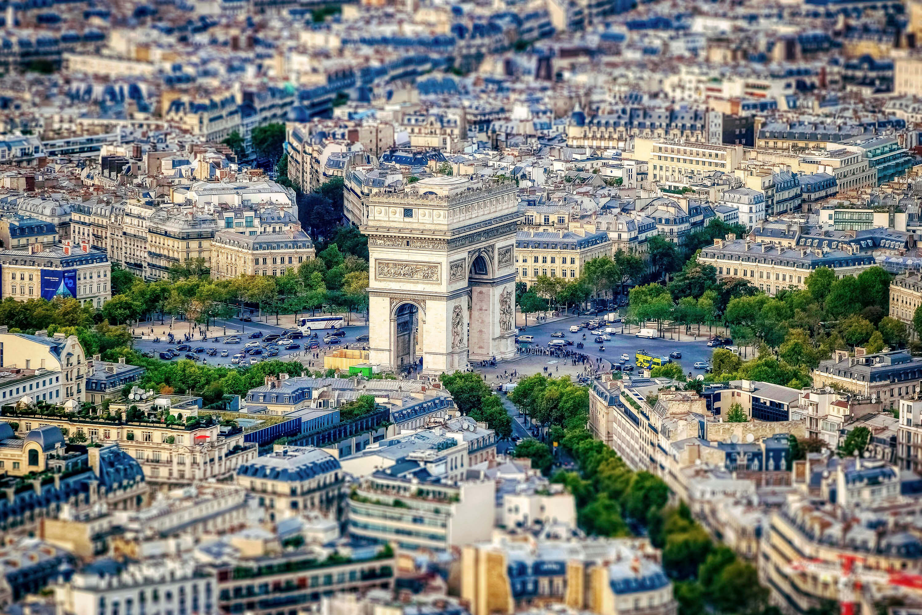 Paris, Arc de Triomphe: tour with audio guide