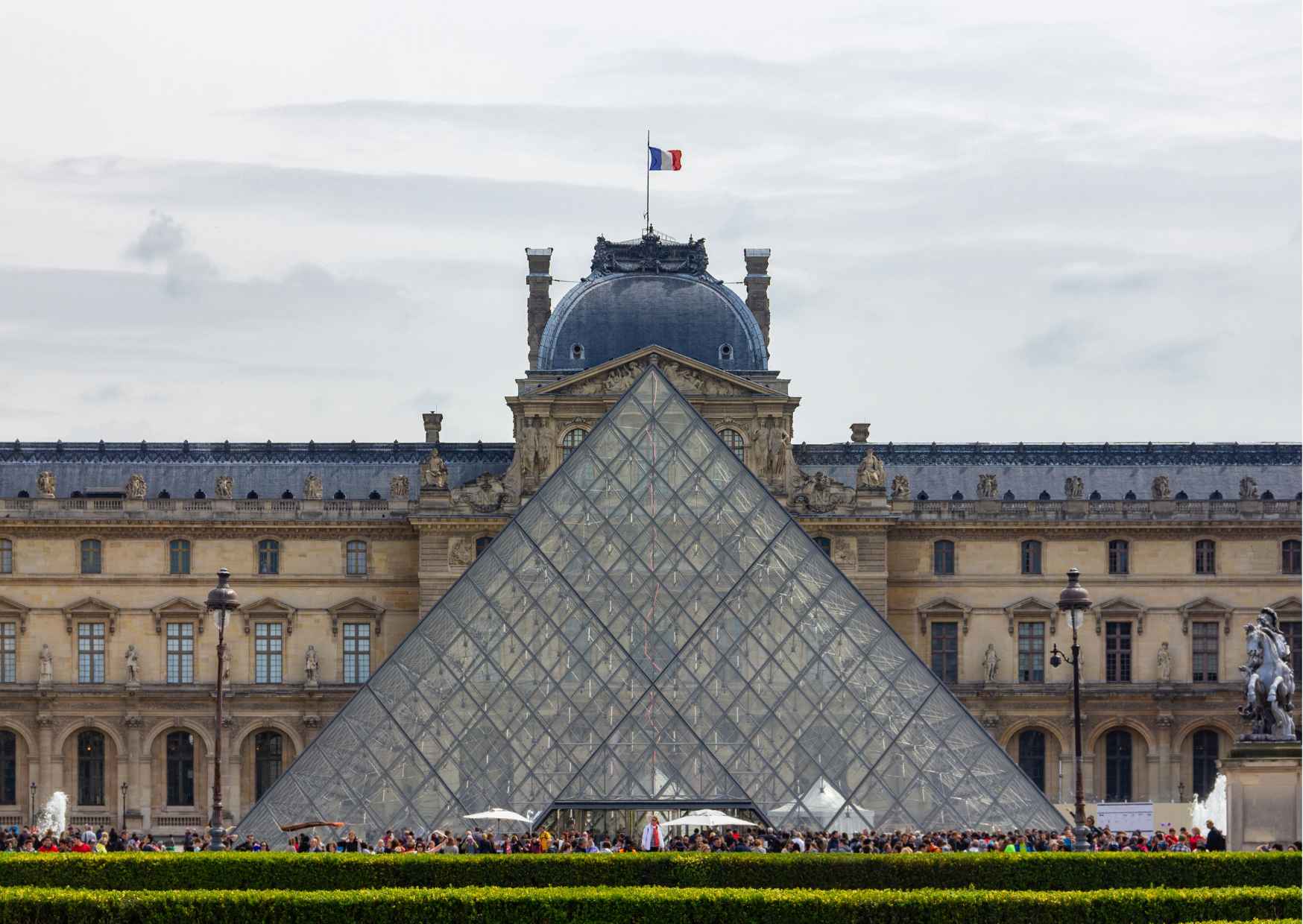 Paris: Hop On Hop Off Bus Tour with Audio Guide - Photo 7