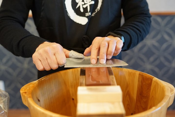 Tokyo: Traditional Knife Sharpening & Craft Workshop in Asakusa