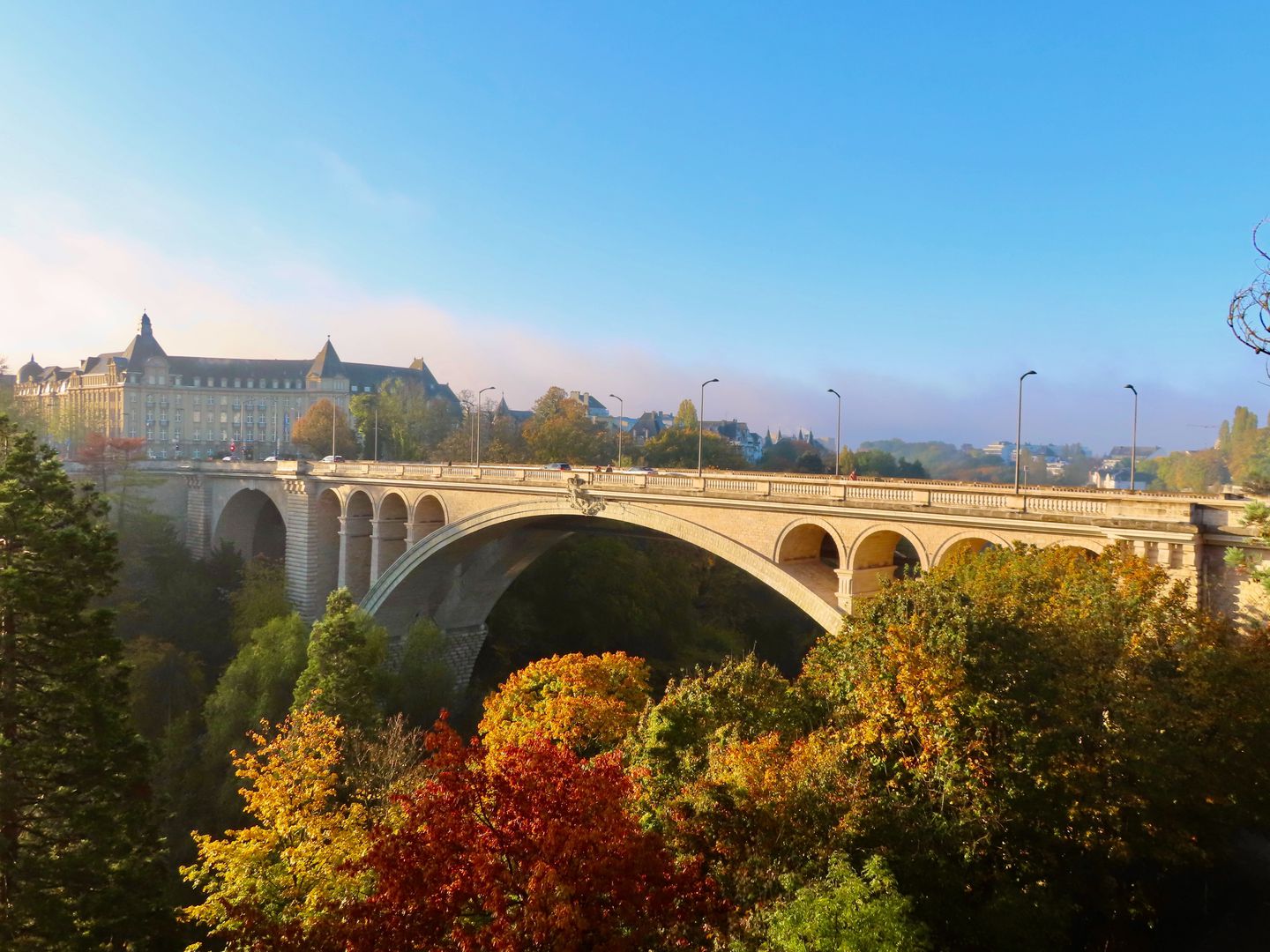 Luxembourg in 1 Day: Walking Audio Tour on Mobile App