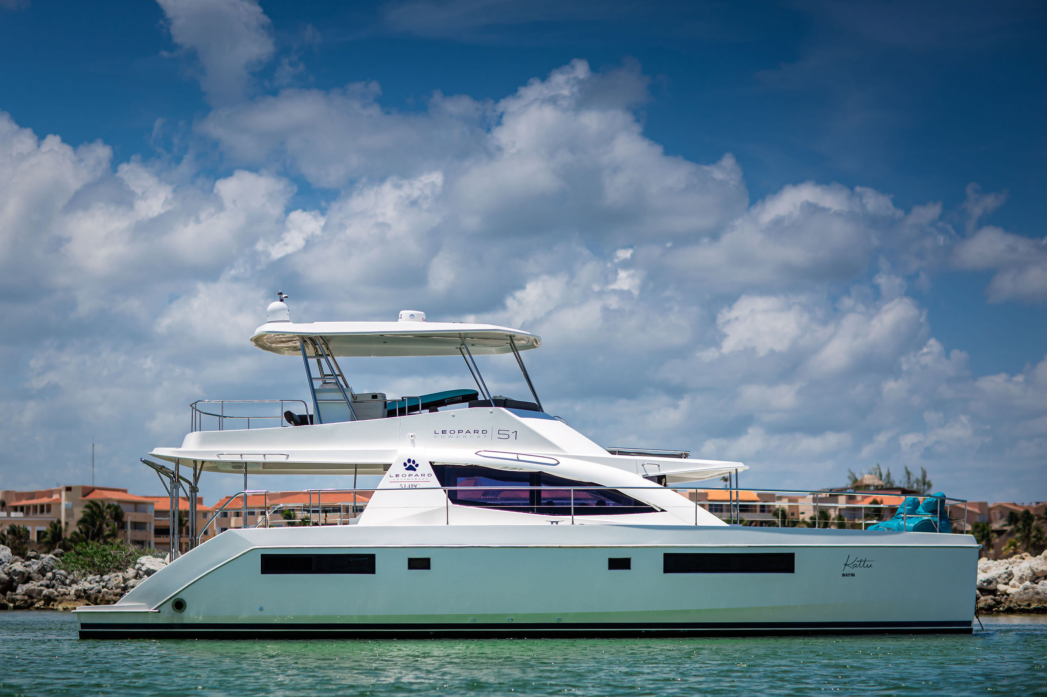 Hepsi Dahil Cancún: 5 saat Kıyı ve Pizza 51' Leopard PowerCat ile
