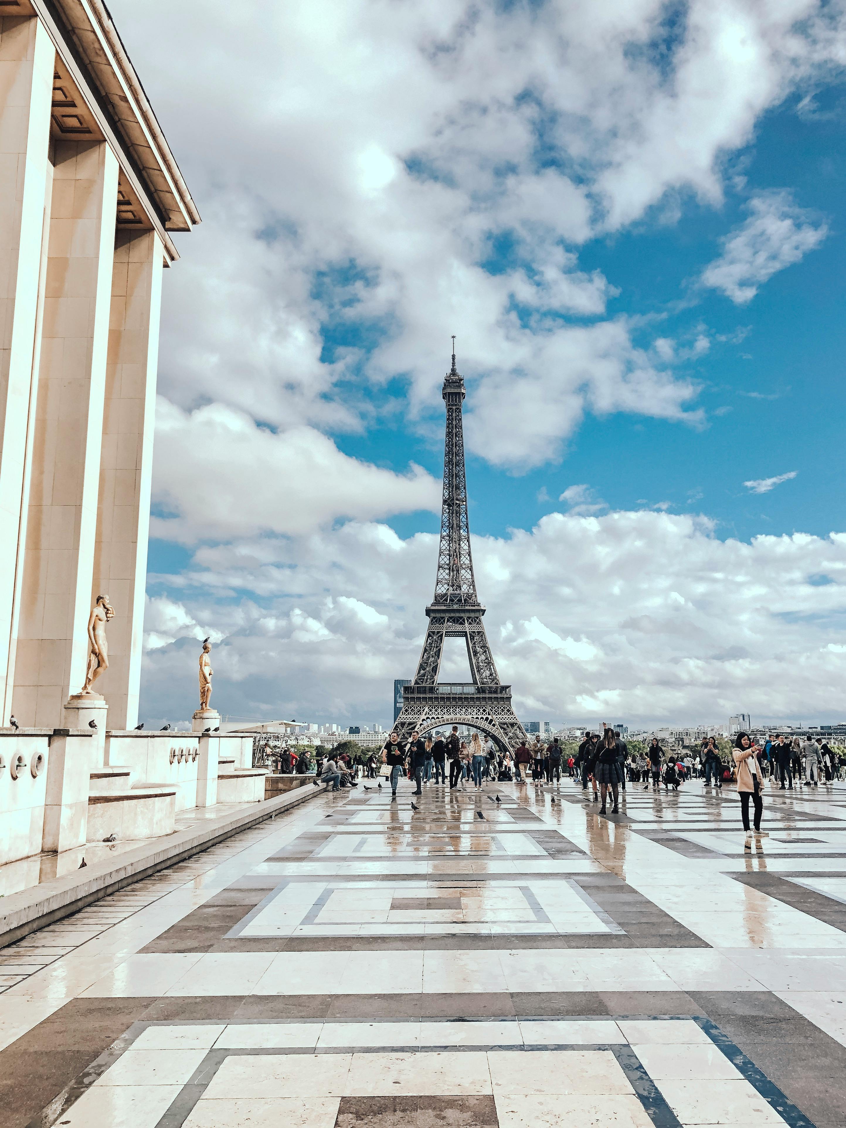 Eiffel Tower with Assistance – Image 2 | WeShare