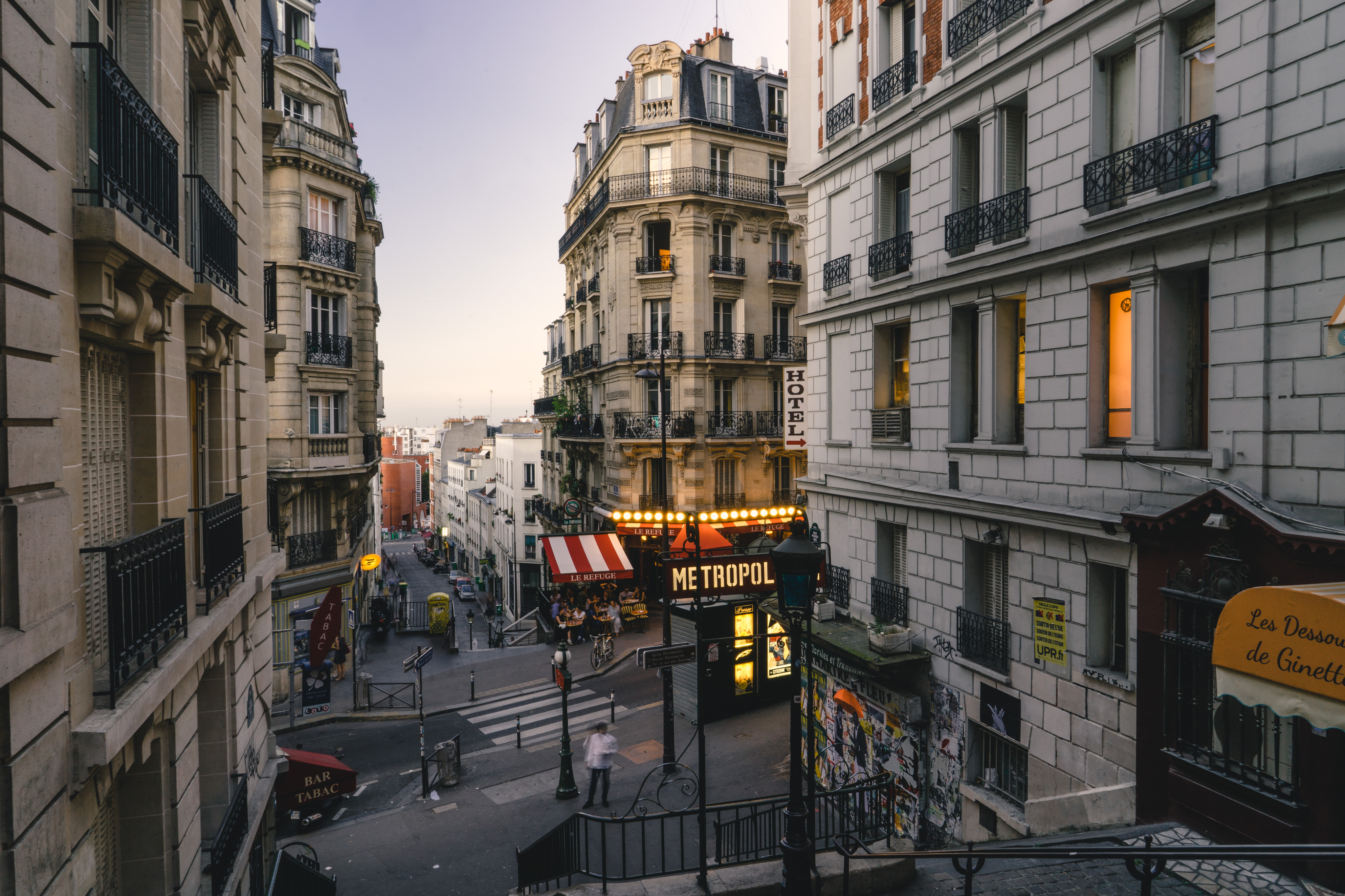 Guided Tour of Montmartre with Dinner and Traditional Cabaret – Image 1 | WeShare