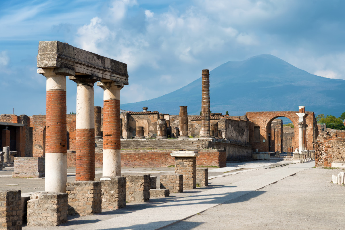 Visit of Pompei and Wine Tasting with Lunch on Vesuvius from Salerno