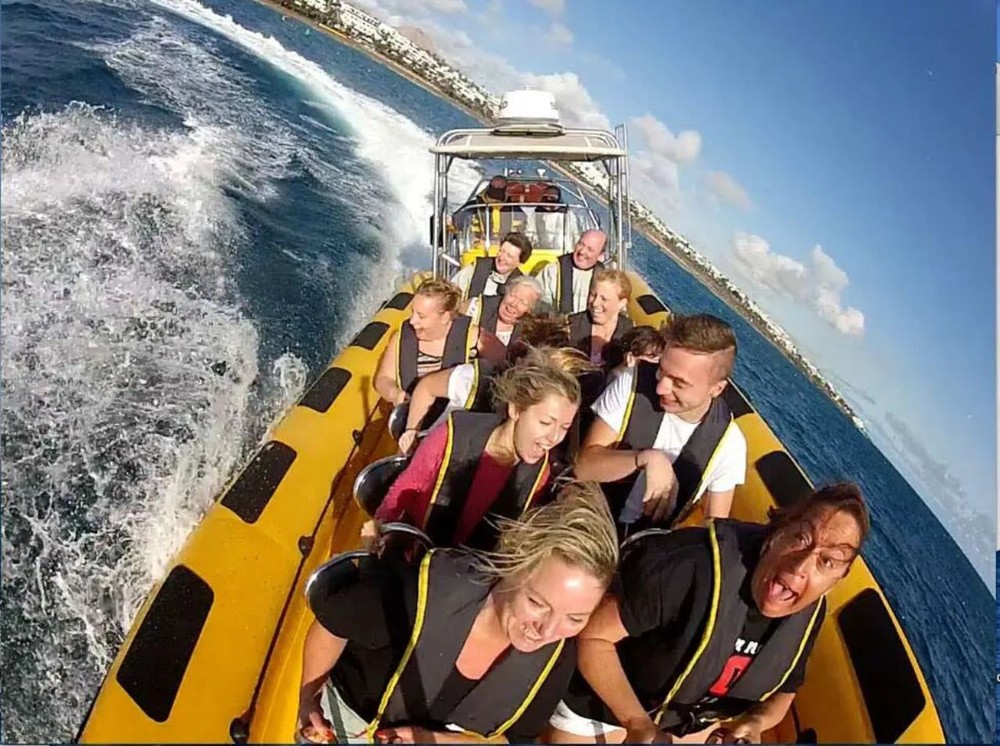 Una aventura marina singular: Delfines y Playas de Papagayo en lancha rápida