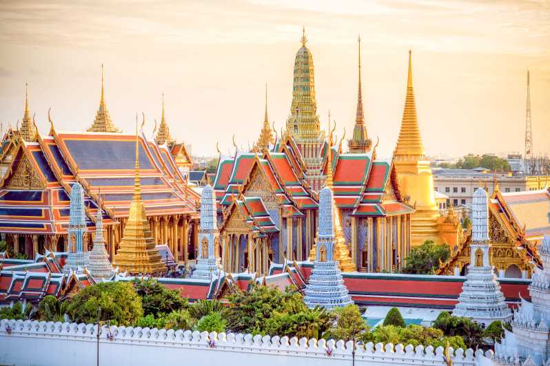 Wat Pho & Wat Arun Walking Tour with Professional Guid