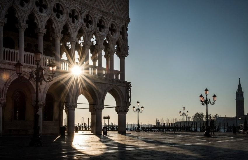 St. Mark’s Golden Basilica, Doge’s Palace & Bridge of Sighs Tour - Photo 3