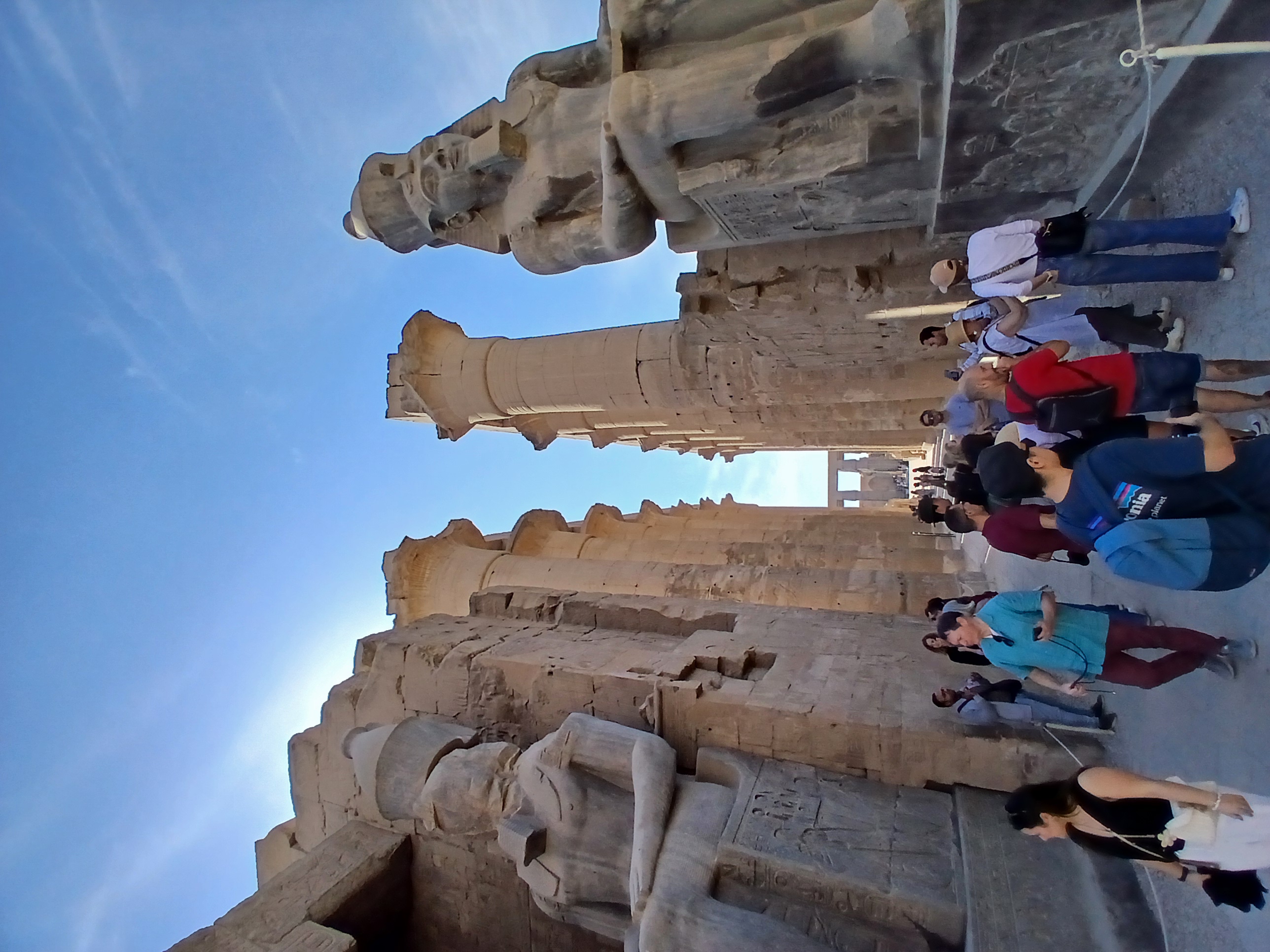 Crucero de varios días por Luxor y Asuán por el Nilo con Abu Simbel y globo aerostático