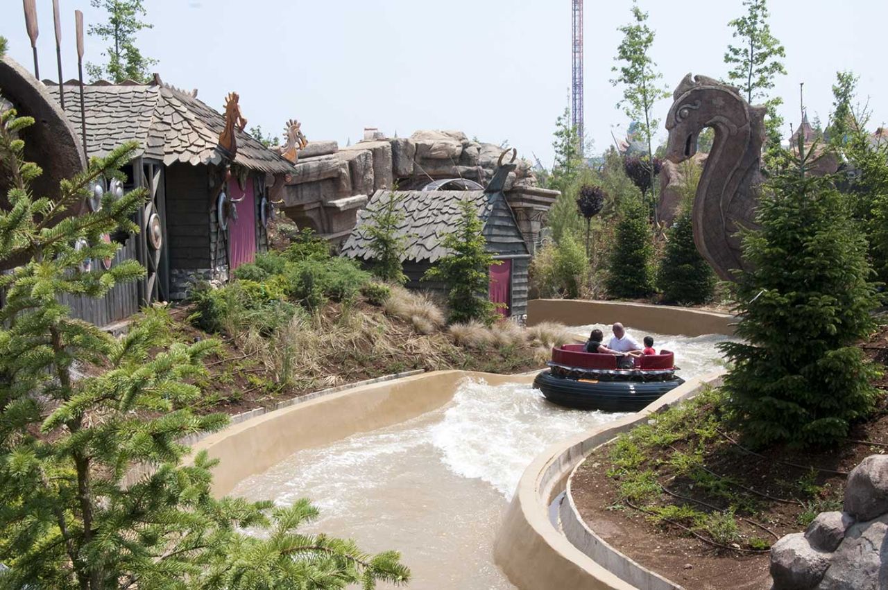 Entrance to the MagicLand Amusement Park - Photo 28