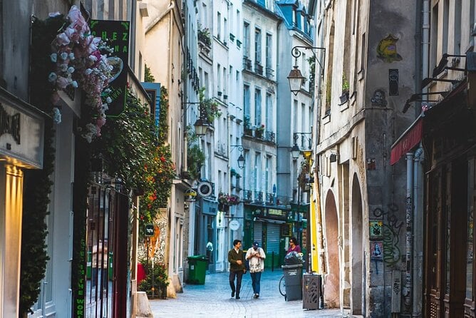  Le Marais Guided Walking Tour with Hop On Hop Off Discovery Bus Tour – Image 2 | WeShare