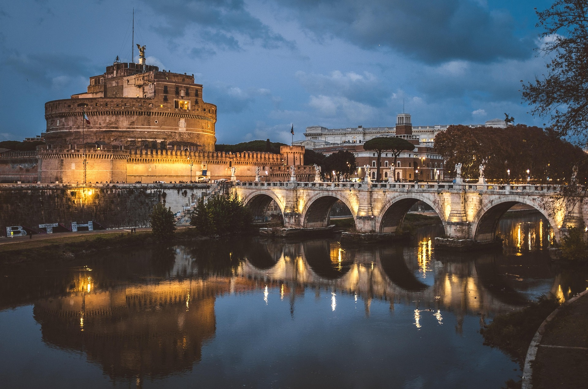 Rome at sunset is magic on two wheels - Photo 2