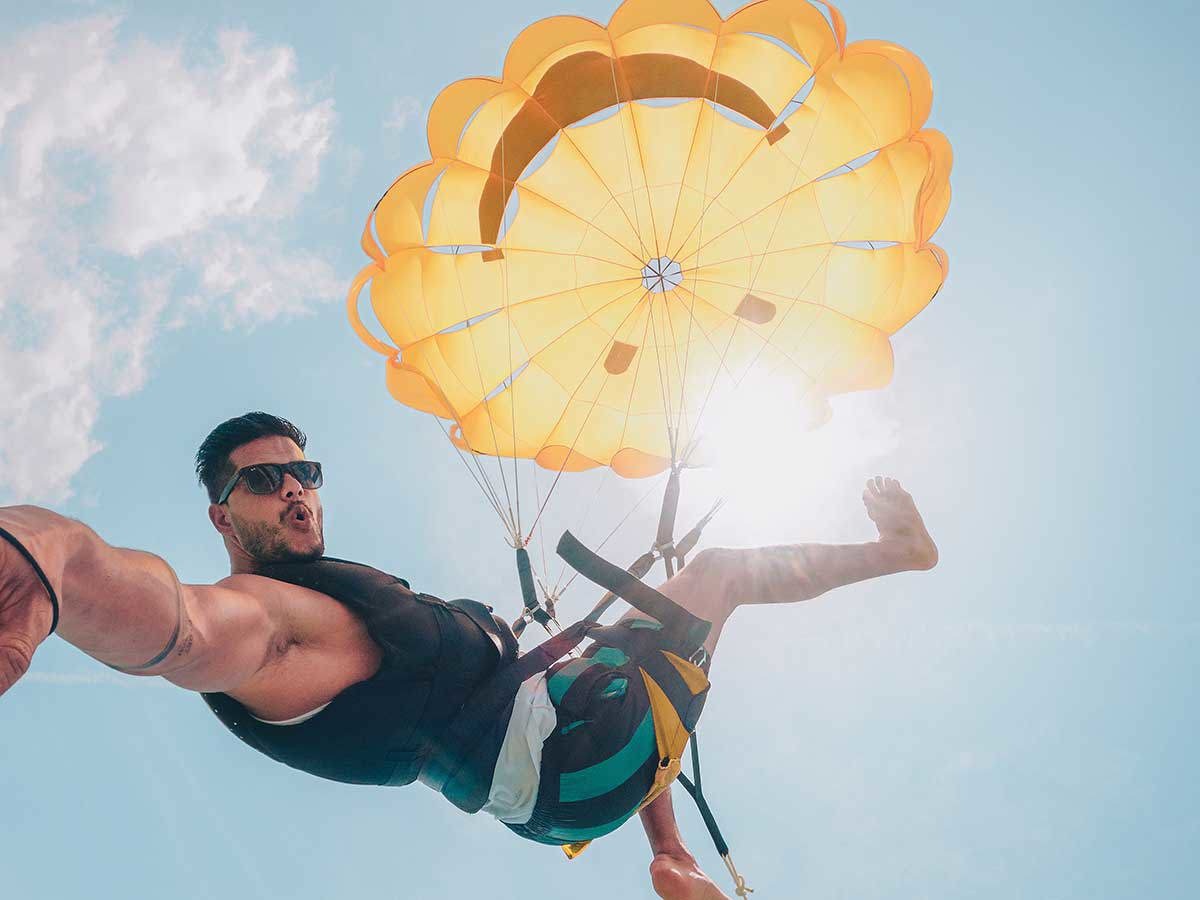Hurghada Parasailing Experience Fly Above the Red Sea – photo 5