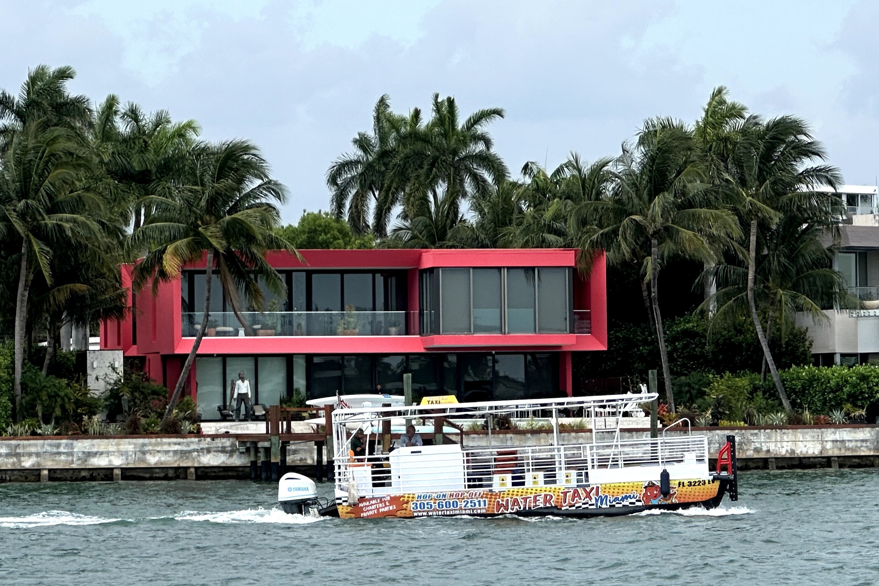 Miami Beach: Cruise of Millionaire’s Homes & Miami Skyline