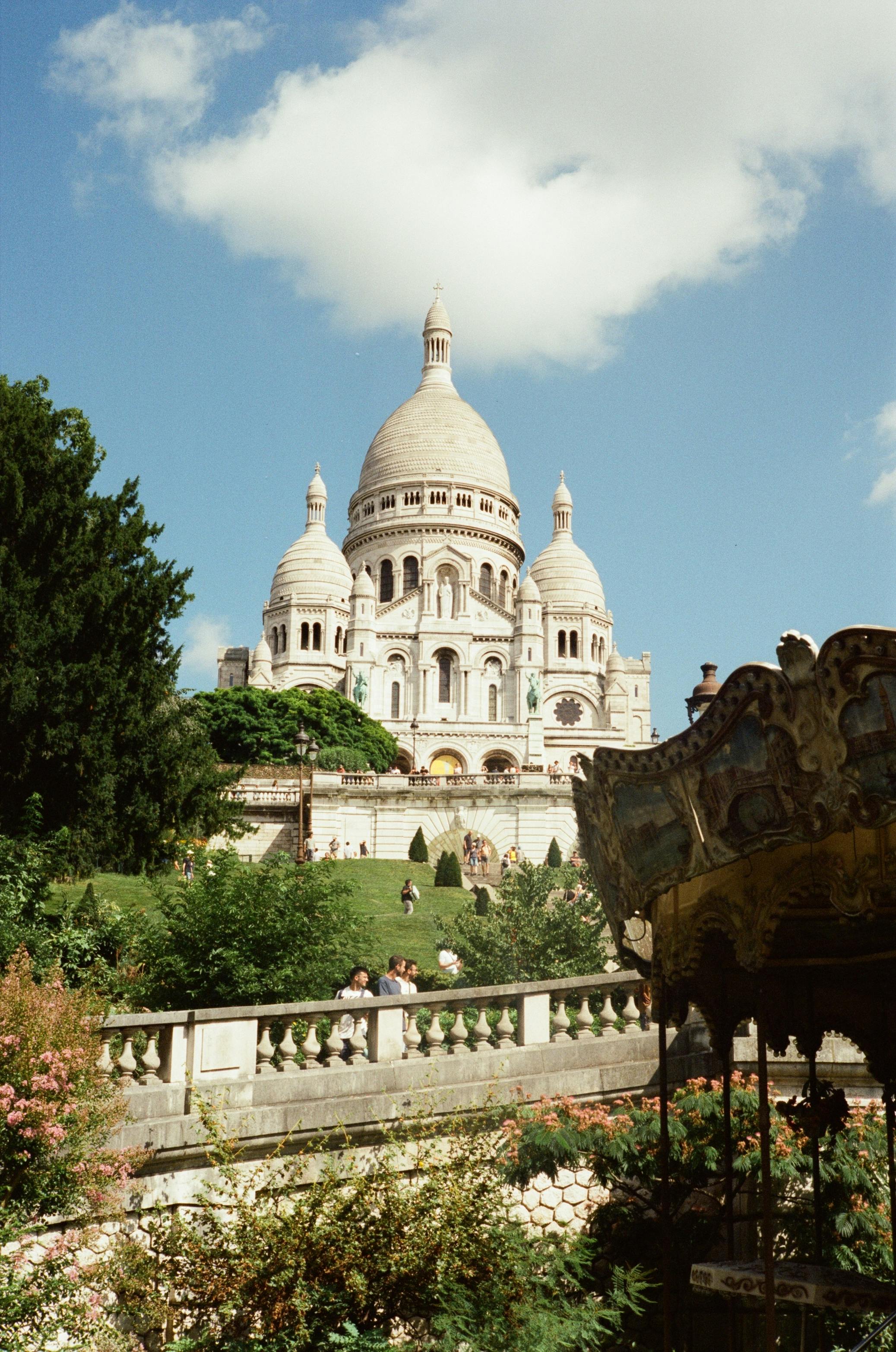 Montmartre Guided Tour with Sacré Cœur Church & City Views – Image 4 | WeShare