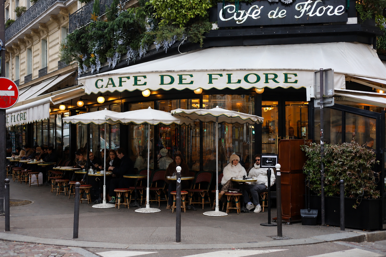 Saint-Germain-des-Prés Pastry and Chocolate Tasting Tour in Paris – Image 2 | WeShare