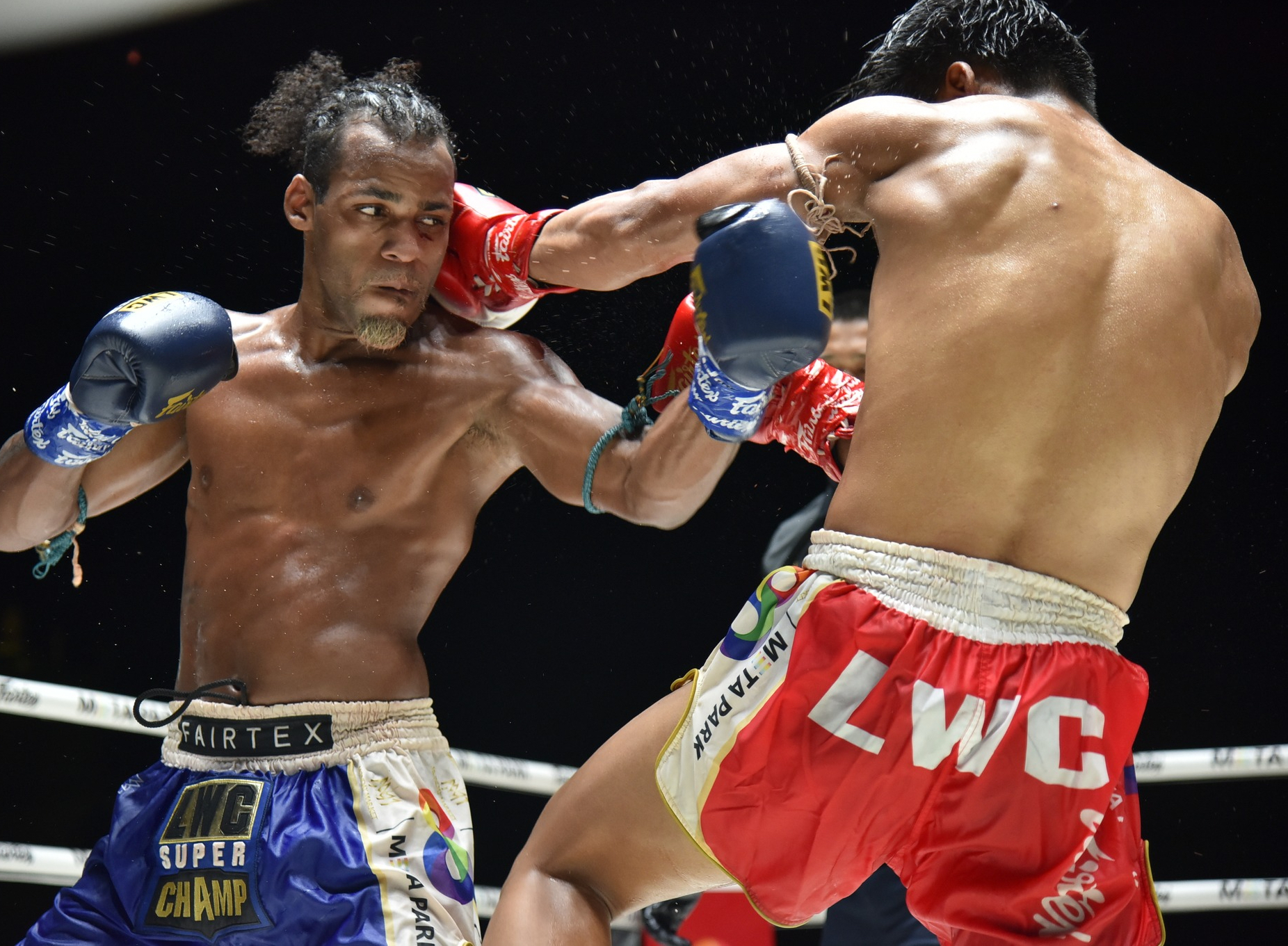BANGKOK: ESTADIO LUMPINEE - SUPERCAMPEÓN Pelea de Muay Thai - Foto 3